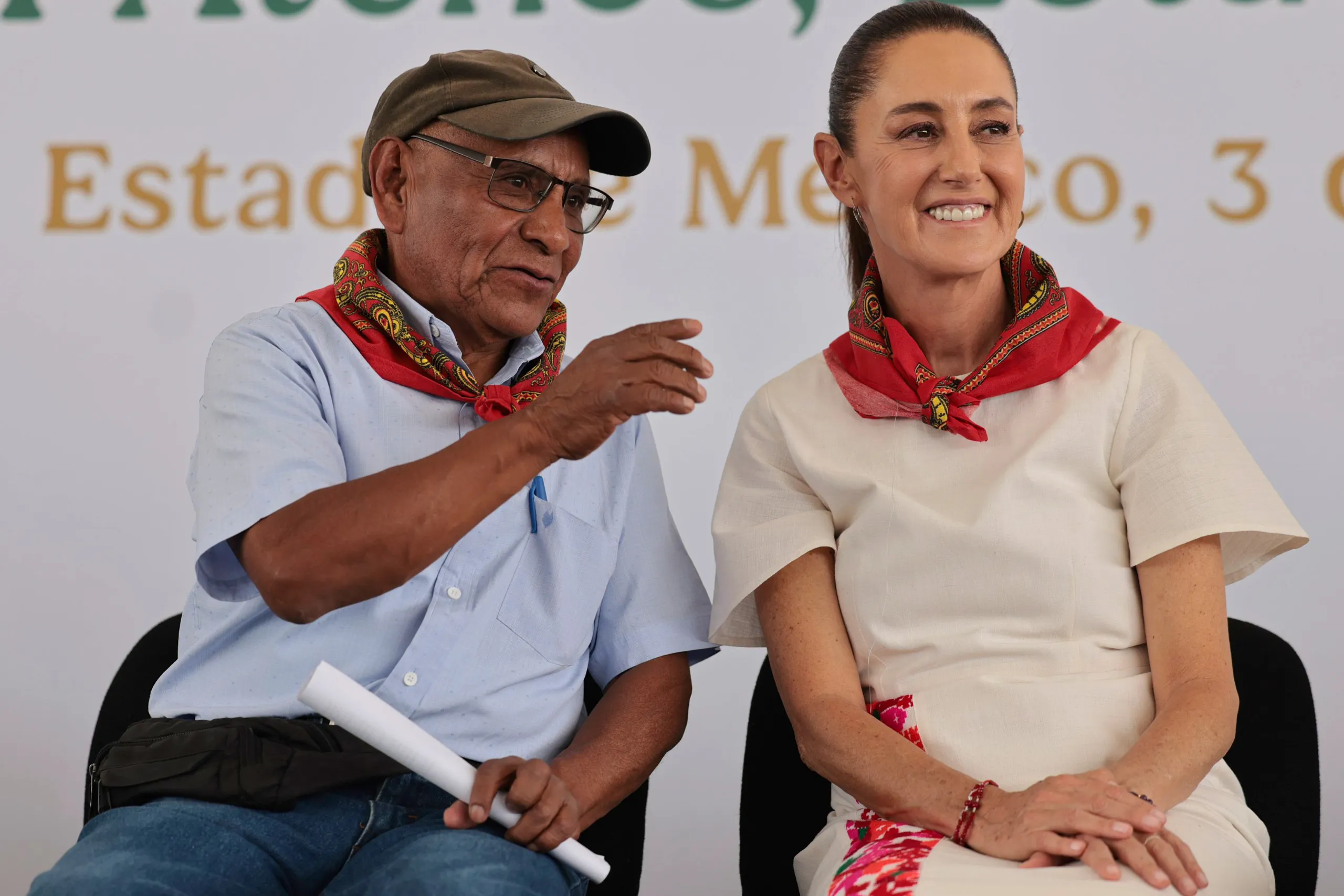 A 19 años de la represión, Sheinbaum entrega hospital y universidad en Atenco
