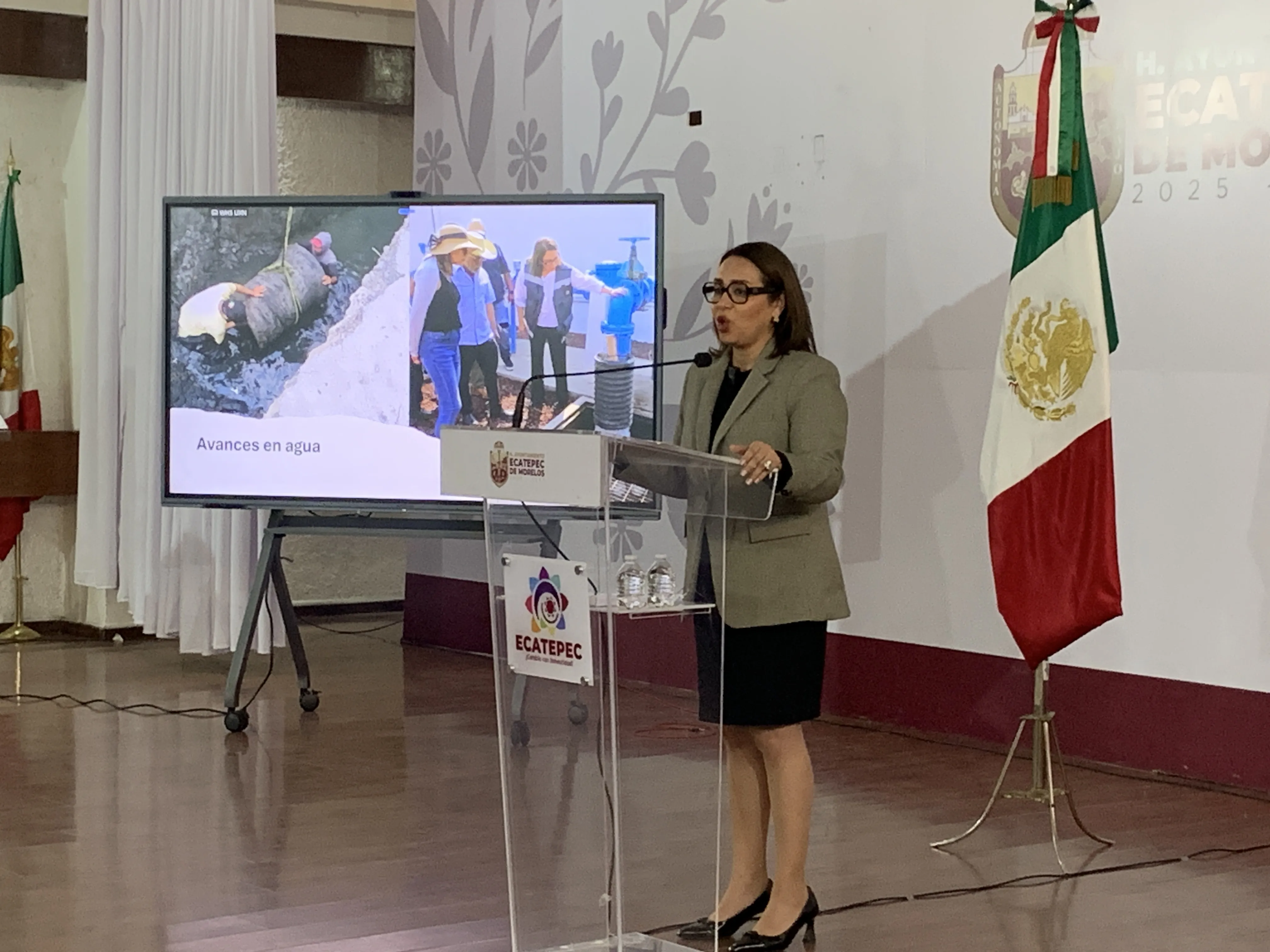 Azucena Cisneros entrega 80 patrullas a la Policía de Ecatepec