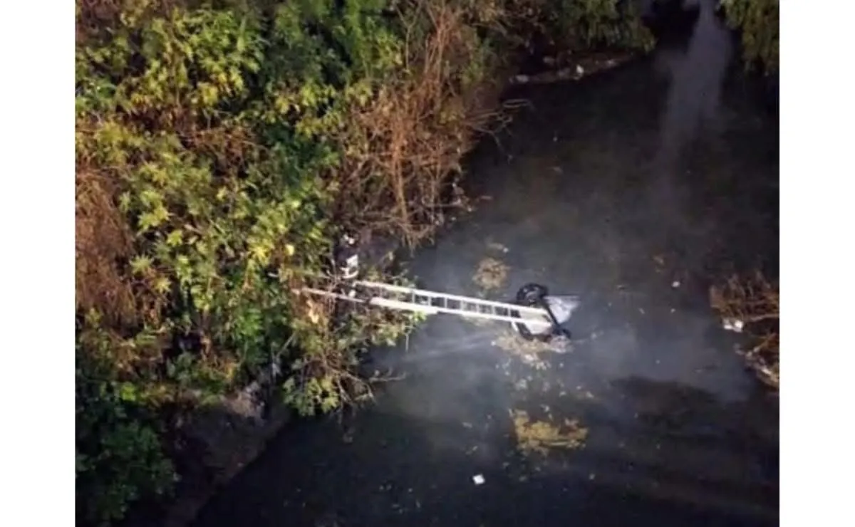 Auto cae a canal y mueren cinco personas en Cuautitlán Izcalli