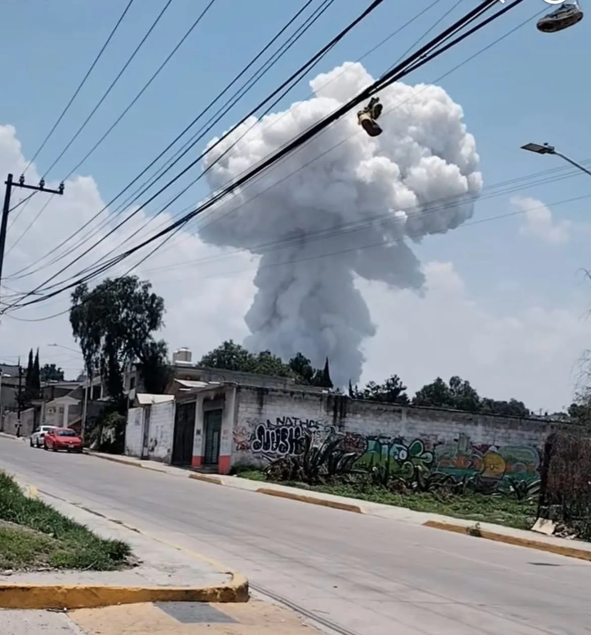 Explosión de talleres pirotécnicos en Tultepec dejan un muerto y nueve heridos