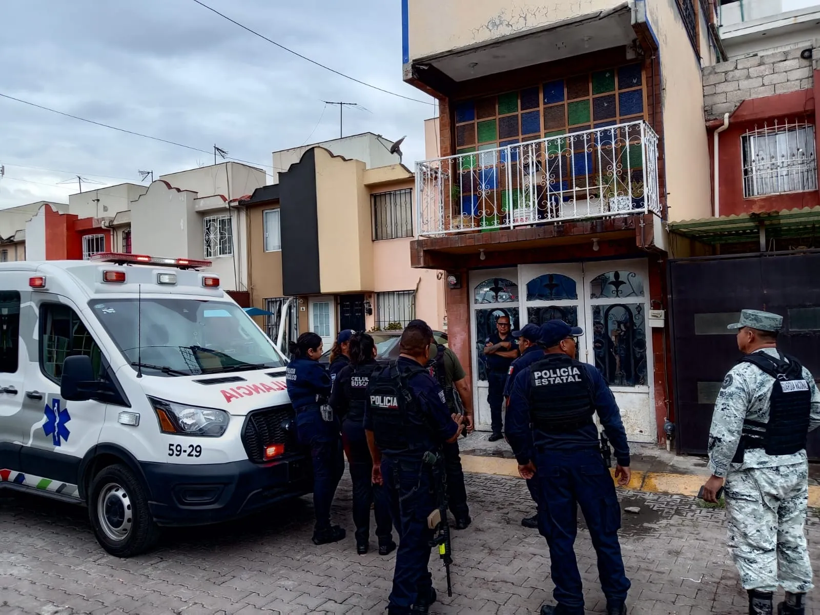 Ejecutan a cuatro con todo y mascota en Coacalco 