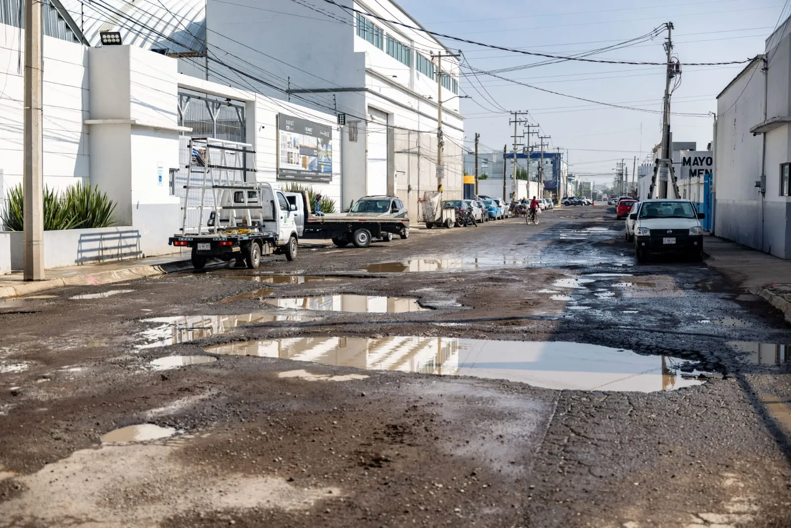 Repavimentan calle San Miguel en Coacalco con inversión privada