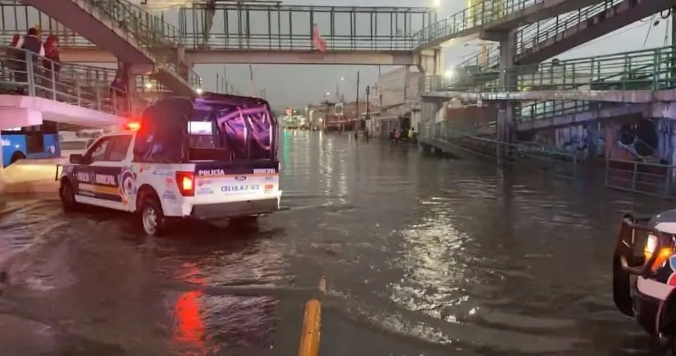 Instalan línea de alivio para acabar con inundaciones en la Avenida Nacional, en Ecatepec, 