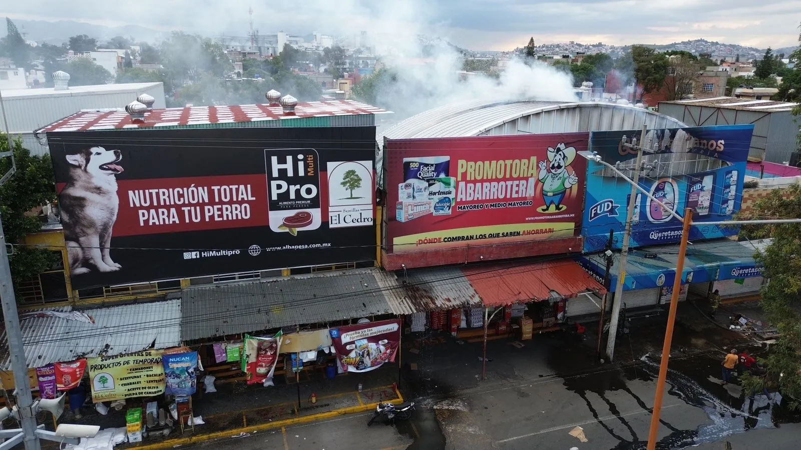 Incendio en bodega de abarrotes moviliza a bomberos en Tlalnepantla