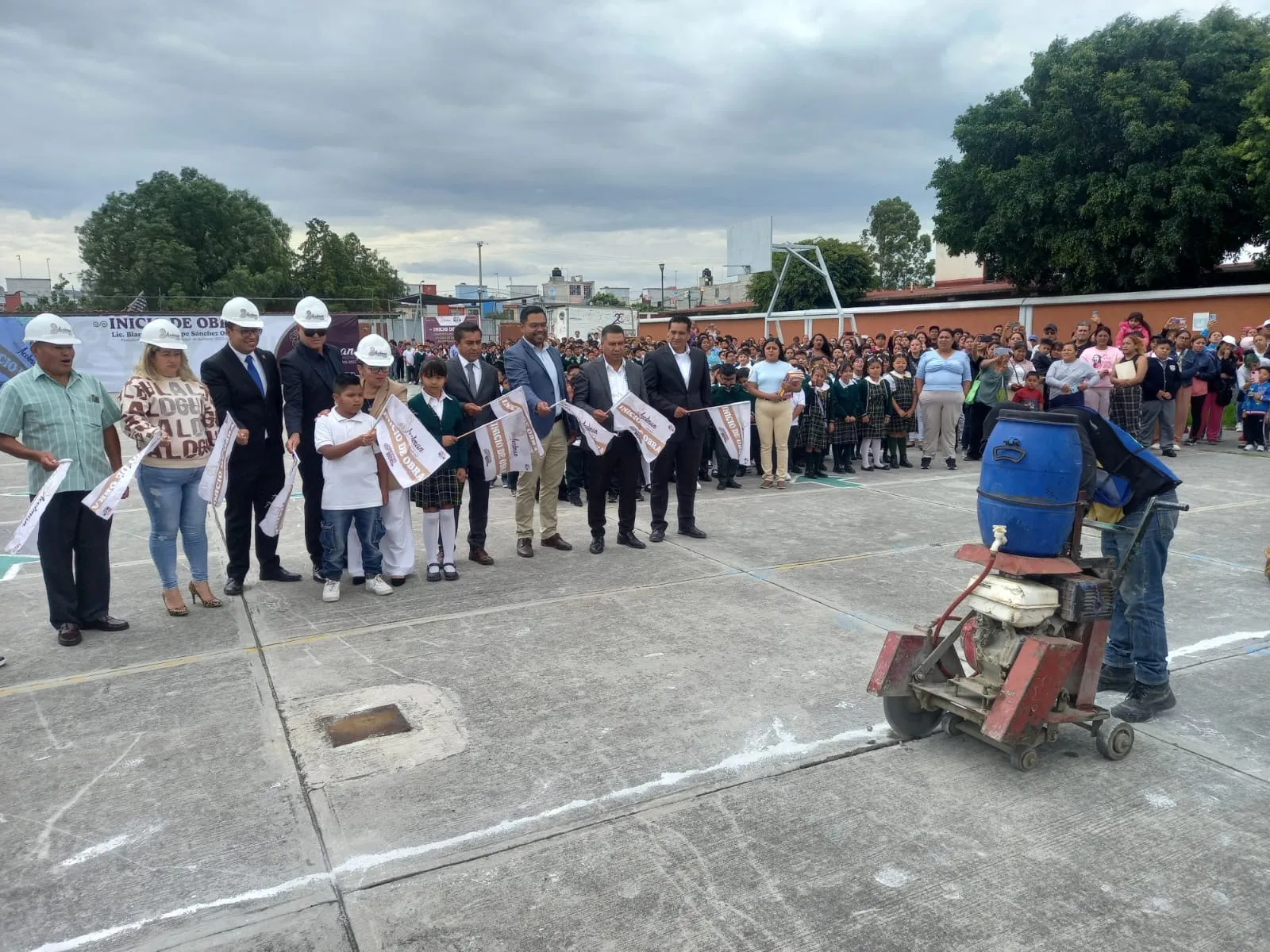 Blanca Osorio arranca construcción de techumbre en primaria de Real del Valle en Acolman