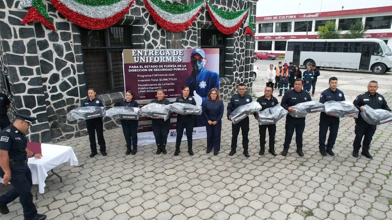 Policías de Acolman reciben nuevos uniformes