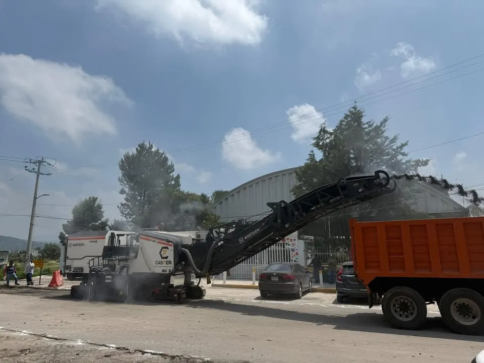 Avanza reencarpetado y pavimentación de calles en Acolman