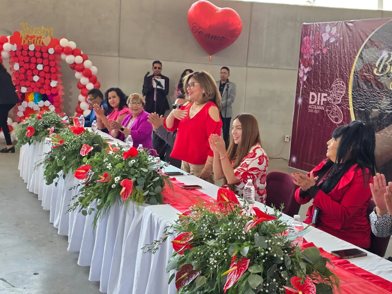 Amor con respaldo legal: 71 parejas sellan su historia en boda colectiva en Acolman