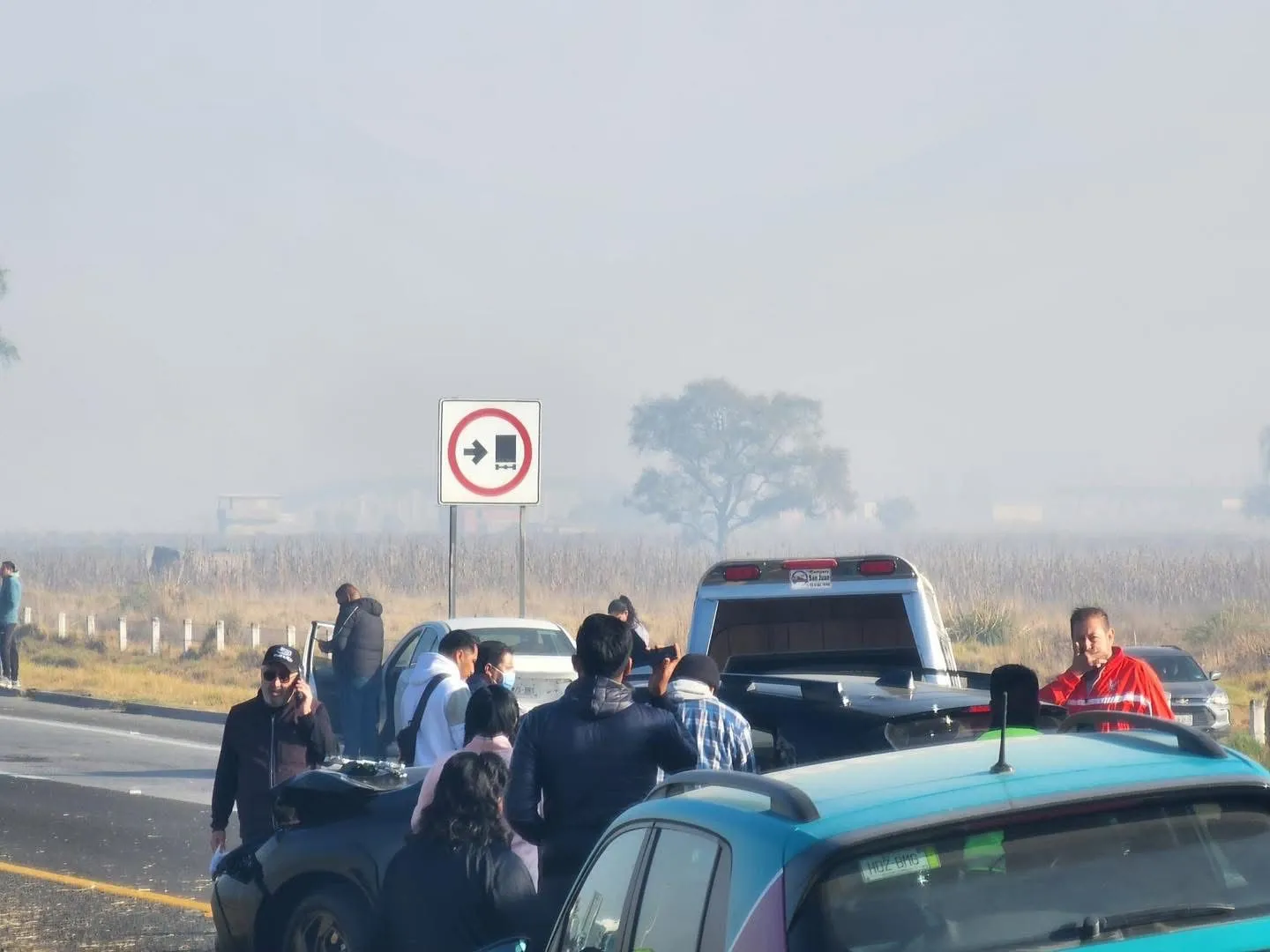 Neblina causa choque masivo y deja tres muertos