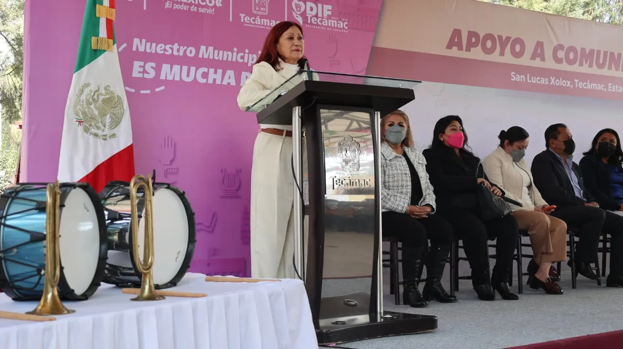 IMPULSAN TALENTO ESTUDIANTIL CON NUEVO EQUIPO PARA BANDA DE GUERRA EN XOLOX