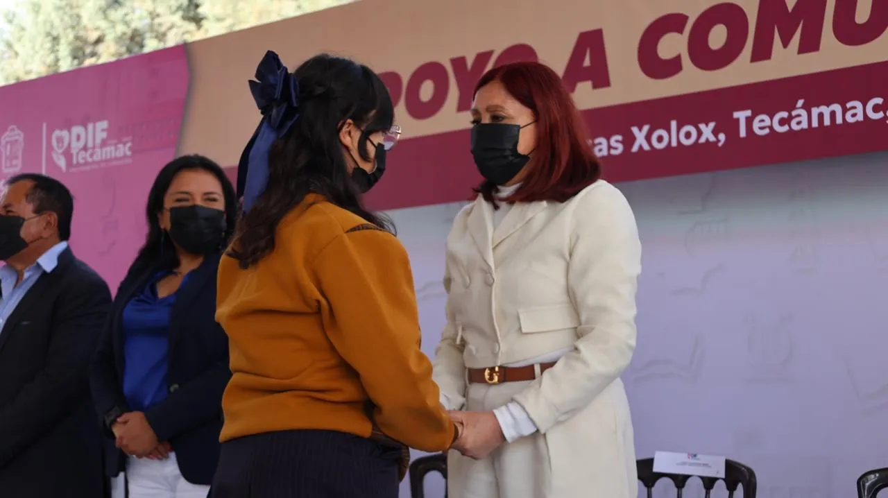 IMPULSAN TALENTO ESTUDIANTIL CON NUEVO EQUIPO PARA BANDA DE GUERRA EN XOLOX