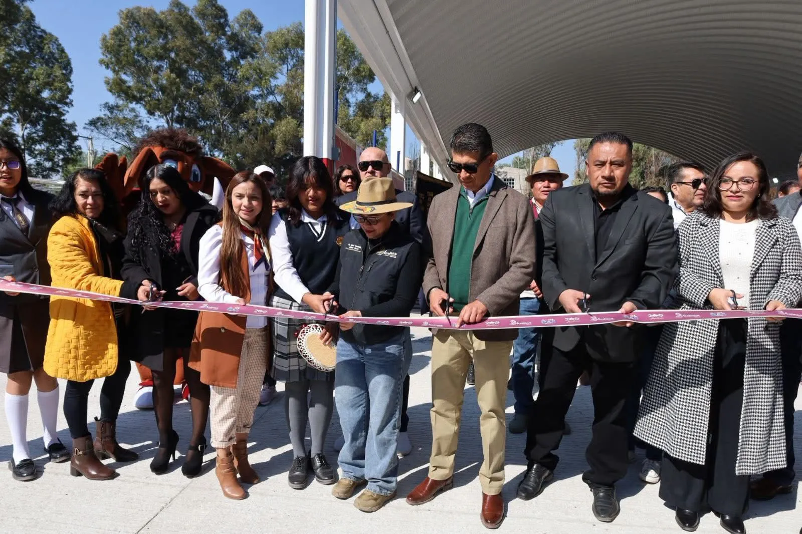 Tepexpan estrena pavimentación, drenaje y arcotecho escolar