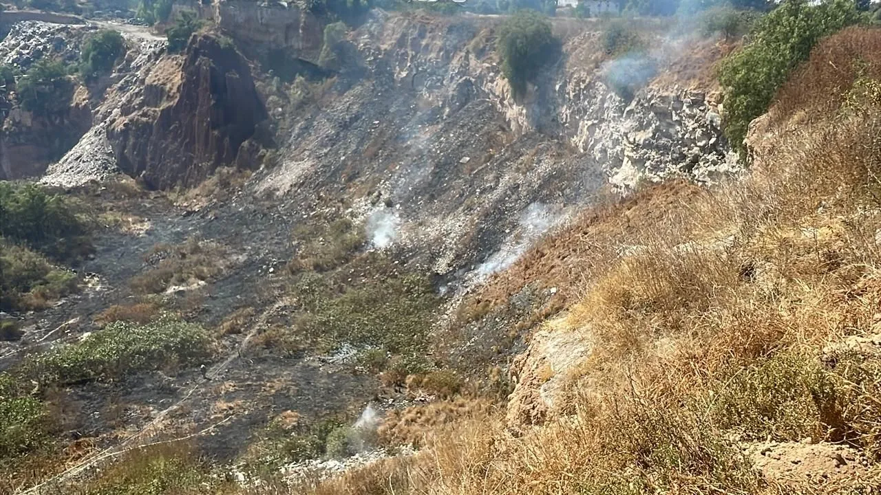 Fuego en mina provoca cierre vial en Tecámac
