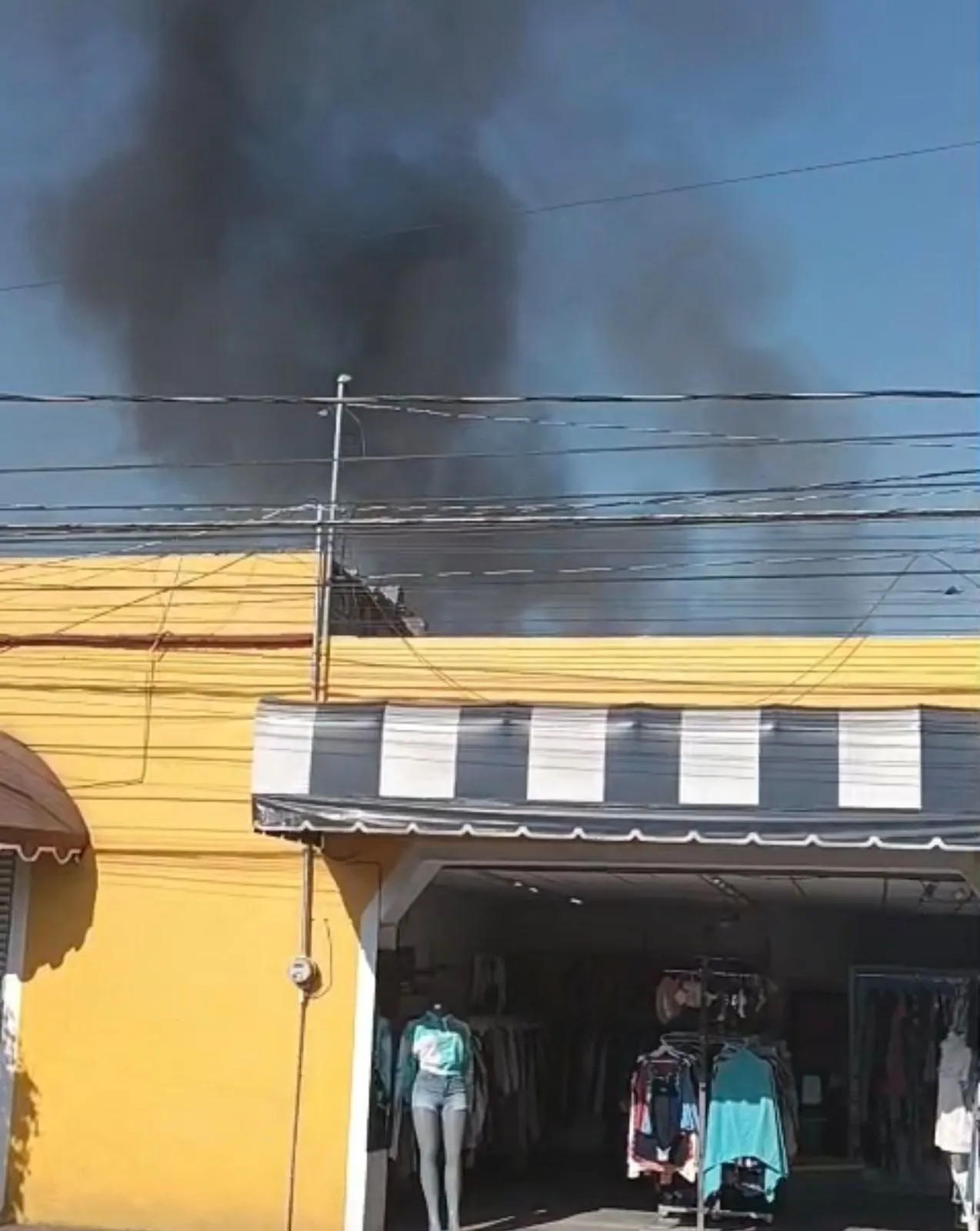 Incendio alarma a vecinos en pleno centro de Texcoco