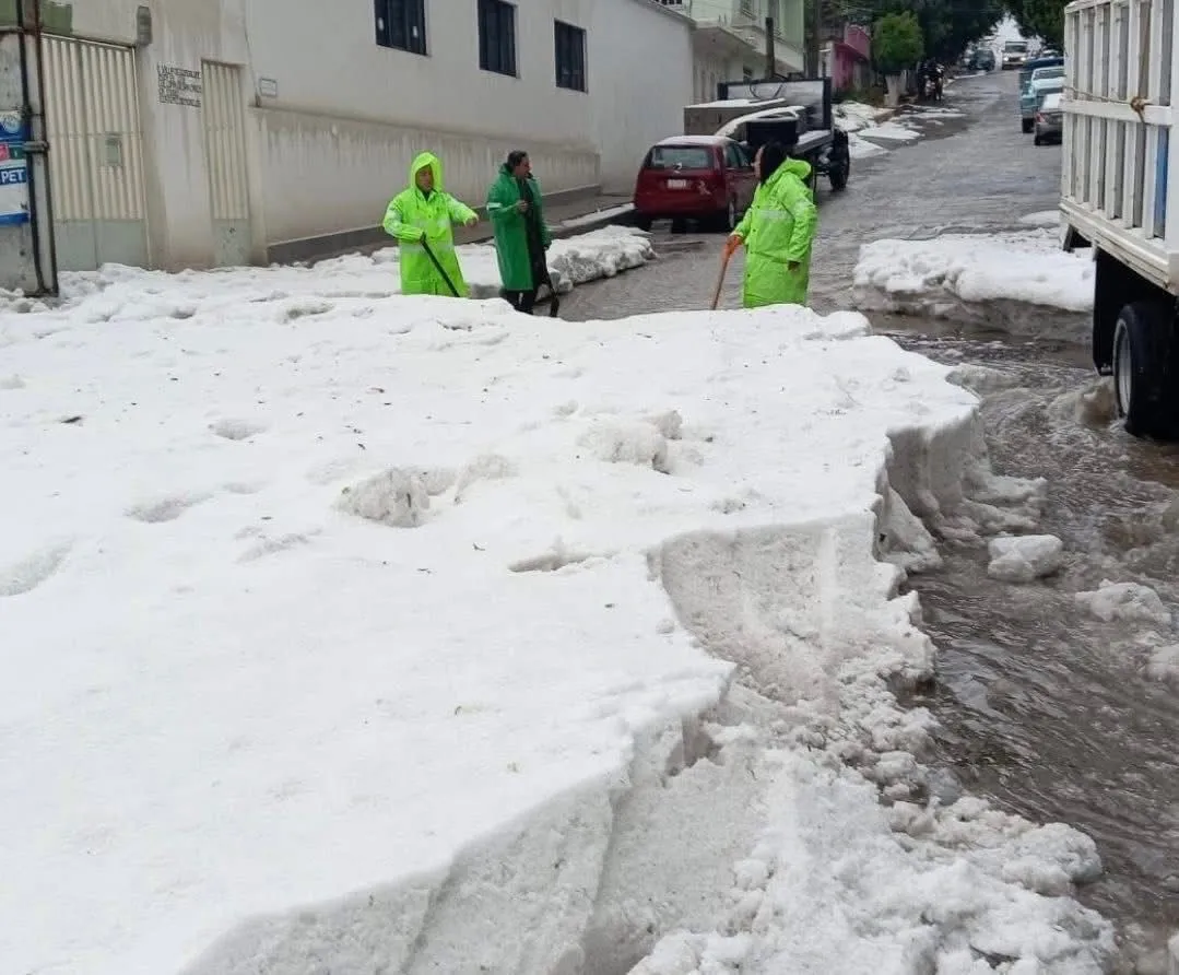 Ecatepec enfrenta caos tras intensa caída de granizo