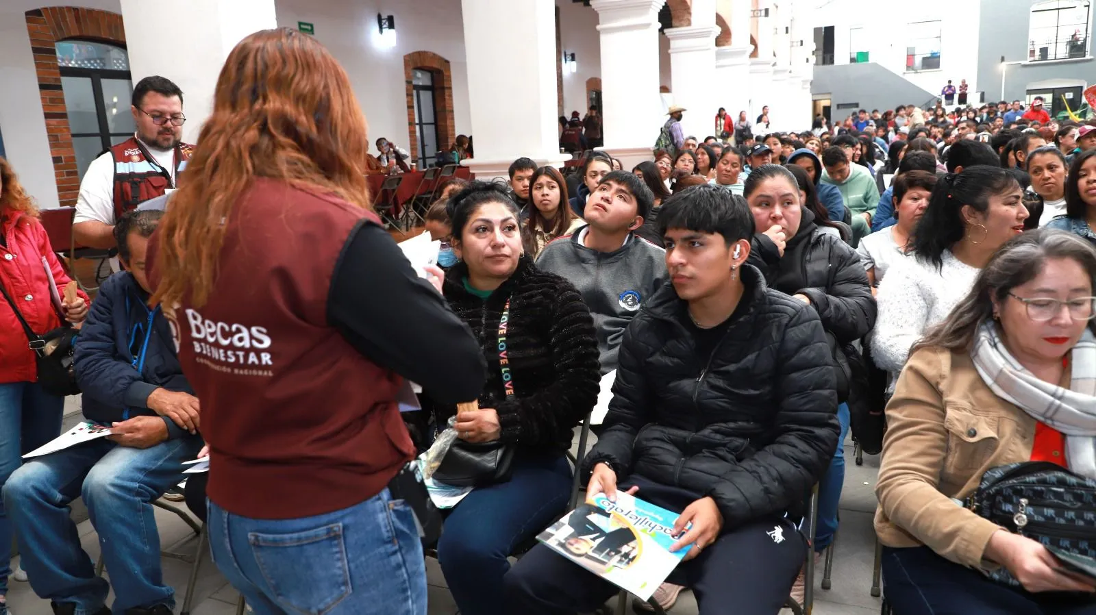 Becas Benito Juárez llegan a 600 estudiantes en Cuautitlán