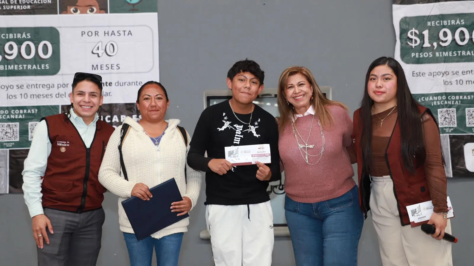 Becas Benito Juárez llegan a 600 estudiantes en Cuautitlán