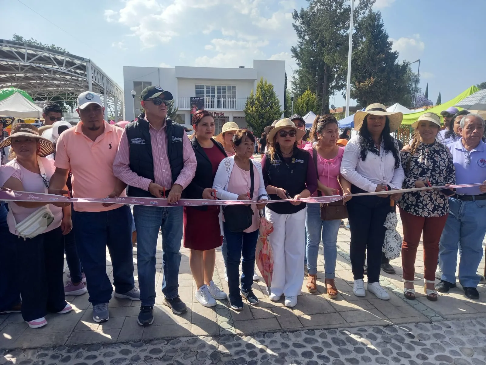 Invierten en infraestructura social con nueva plaza en Acolman