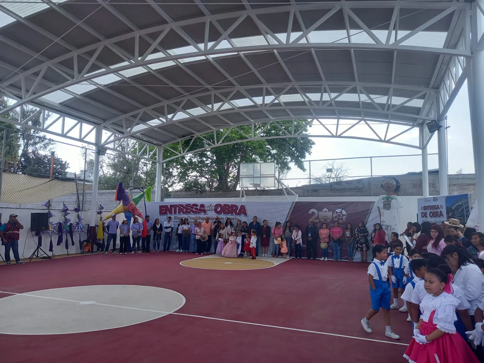 Invierten en infraestructura social con nueva plaza en Acolman