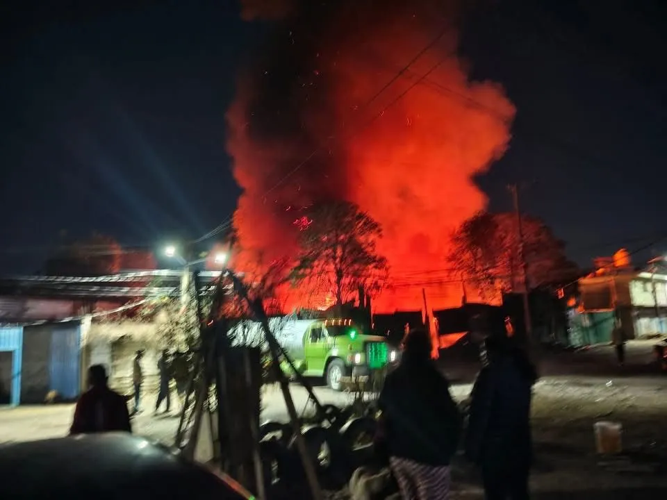 Incendio en recicladora irregular moviliza a bomberos en Ecatepec
