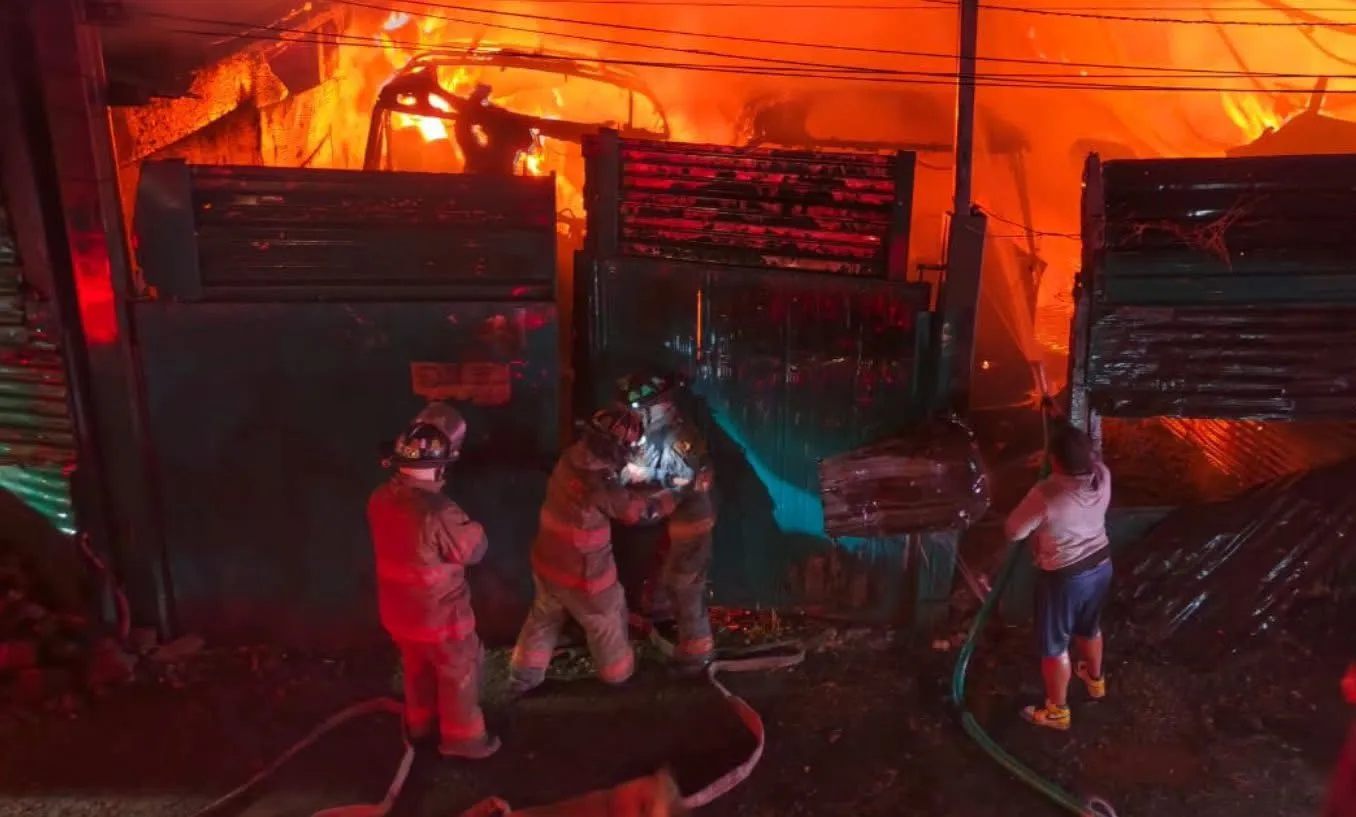 Incendio en recicladora irregular moviliza a bomberos en Ecatepec