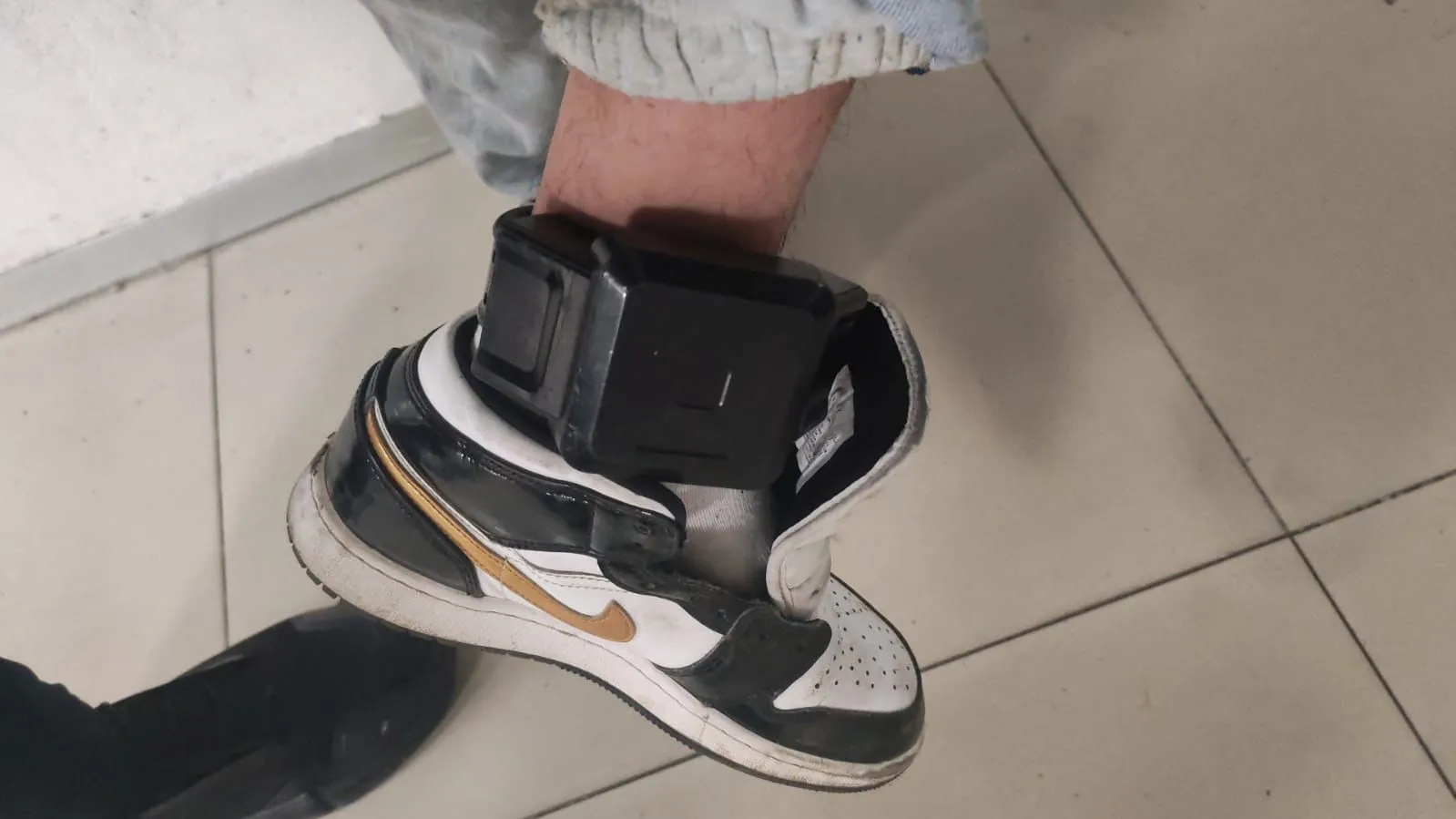 Cae en Ecatepec joven con brazalete tras robo con violencia