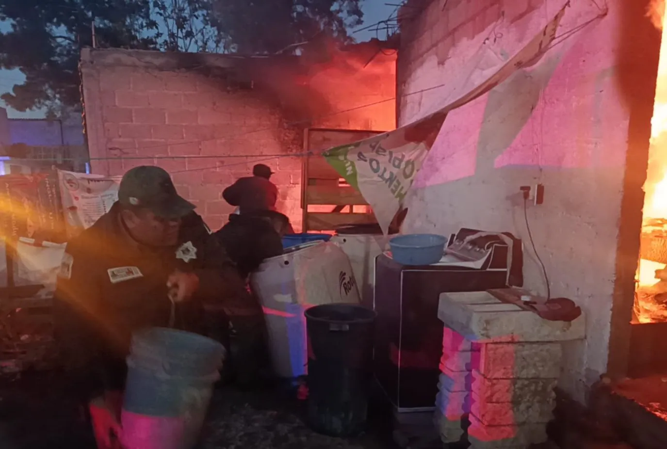 Protección Civil actúa ante incendio en zona habitacional de Cuautitlán