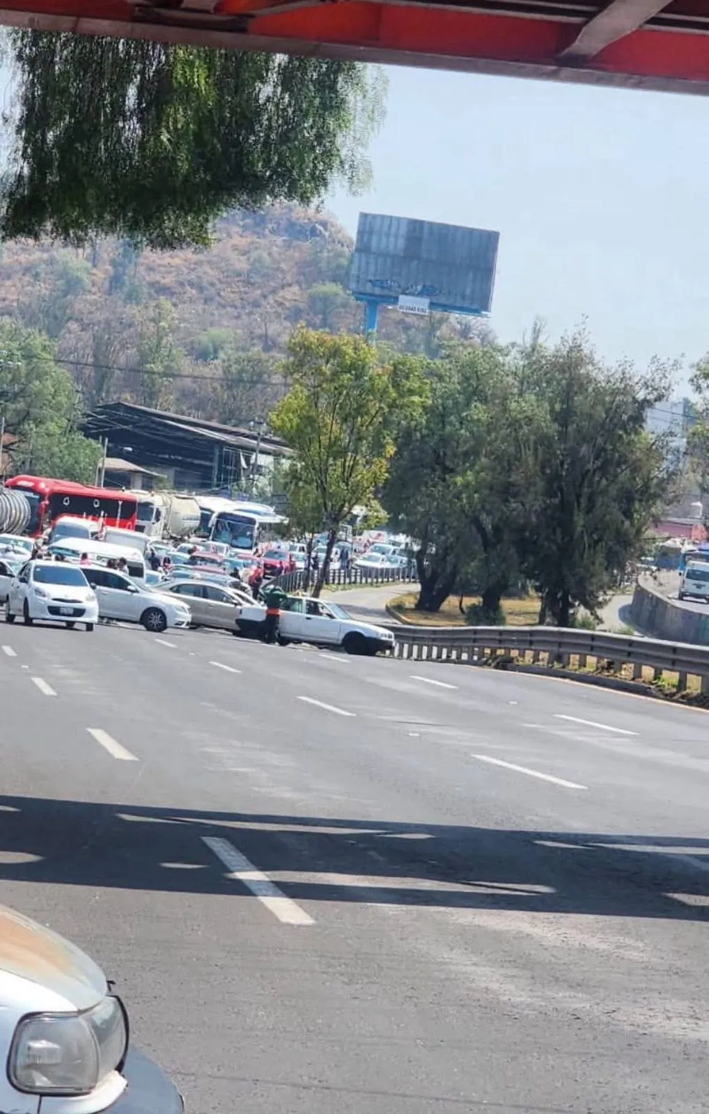 Violencia contra choferes desata cierre en la México-Pachuca