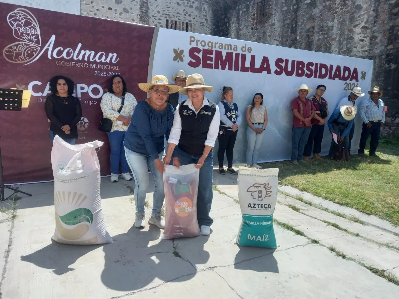 Acolman refuerza el campo con entrega de semilla subsidiada