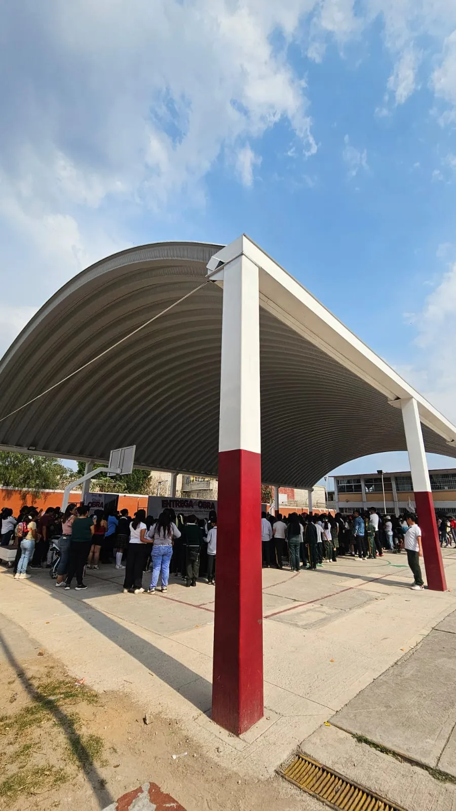 Blanca Osorio entrega arco techo en primaria de Acolman y fortalece espacios educativos