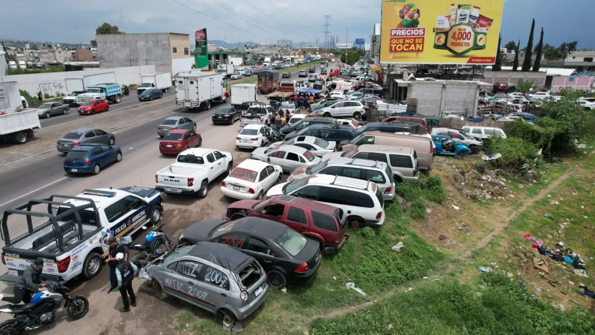 Ecatepec exige liberar la Lechería-Texcoco de autos viejos y chocados