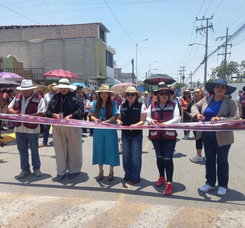Acolman mejora vialidades en Real del Valle con nuevo reencarpetado