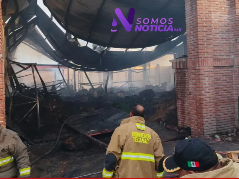 Investigan incendio que devastó parte de una fábrica en Teotihuacán