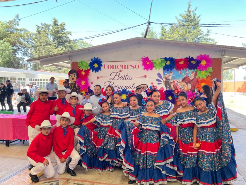Alumnos de San Lucas Tepango triunfan en concurso de bailes regionales
