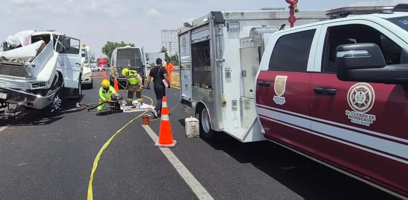 Fatal choque entre pipa y tractocamión en la México-Pirámides deja un muerto