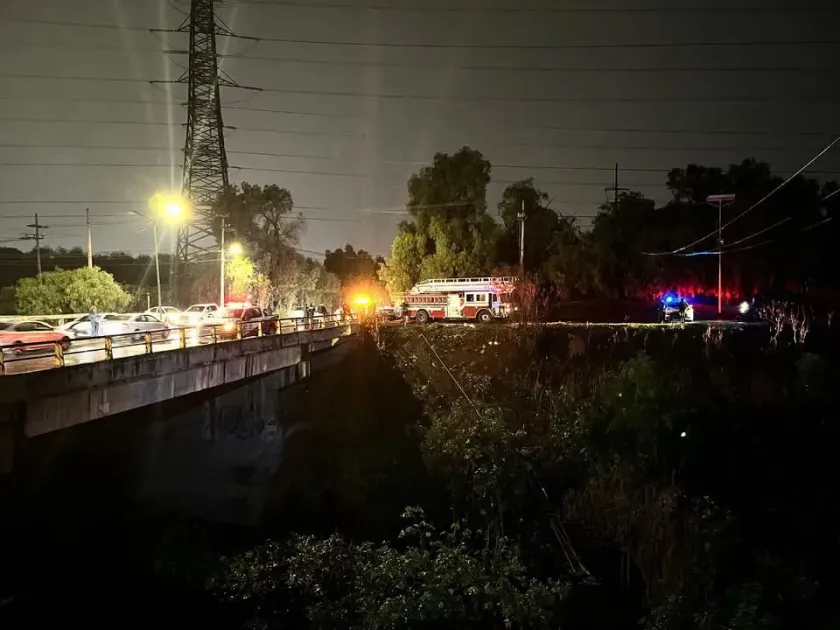 Auto cae a canal y mueren cinco personas en Cuautitlán Izcalli