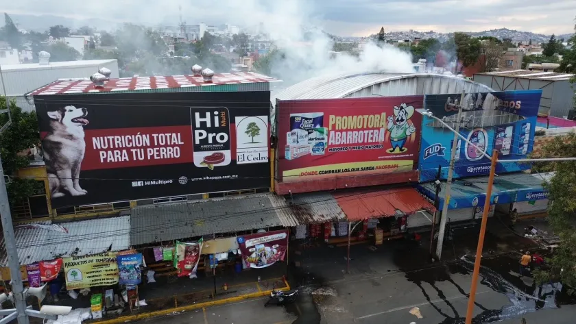 Incendio en bodega de abarrotes moviliza a bomberos en Tlalnepantla