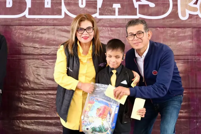 Acolman entrega 610 becas Renace a estudiantes al cierre del ciclo escolar