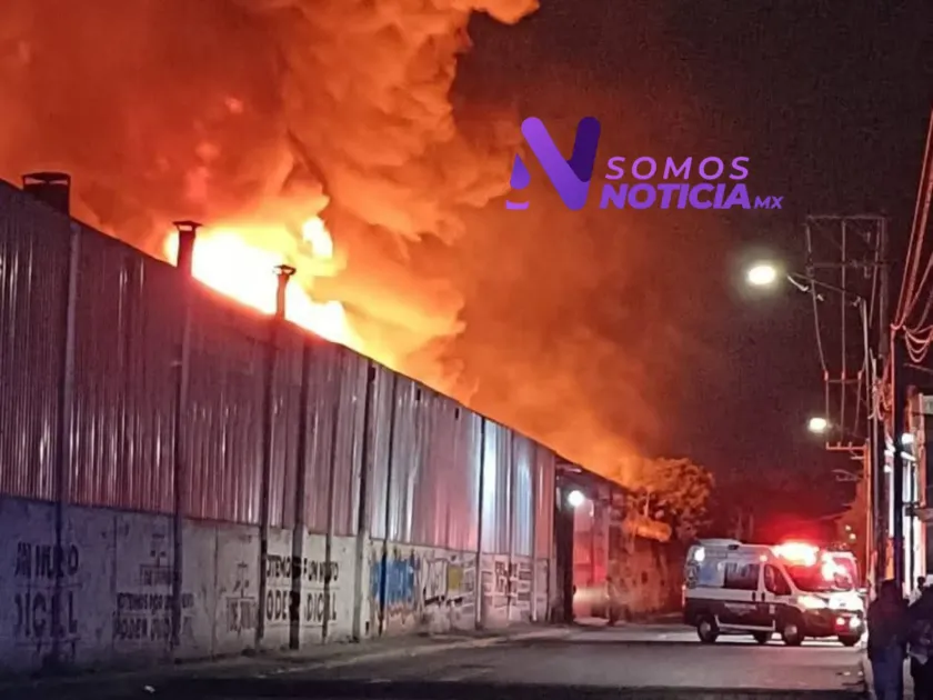 Incendio consume fábrica de telas en Ixtapaluca