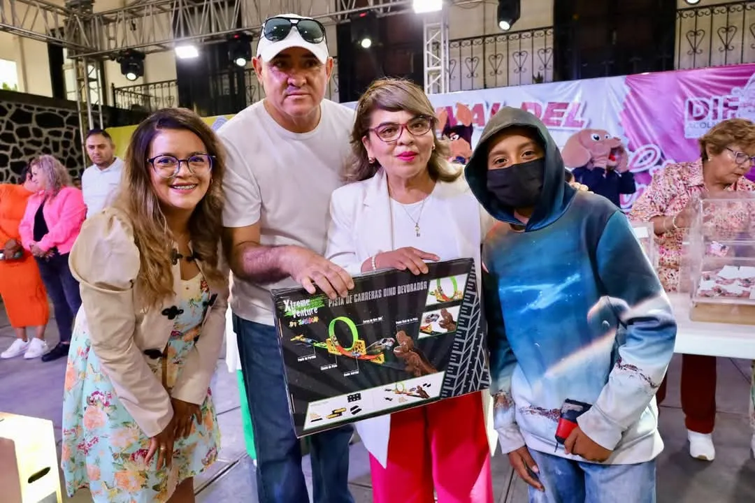 Blanca Osorio celebra a los niños y mamás de Acolman