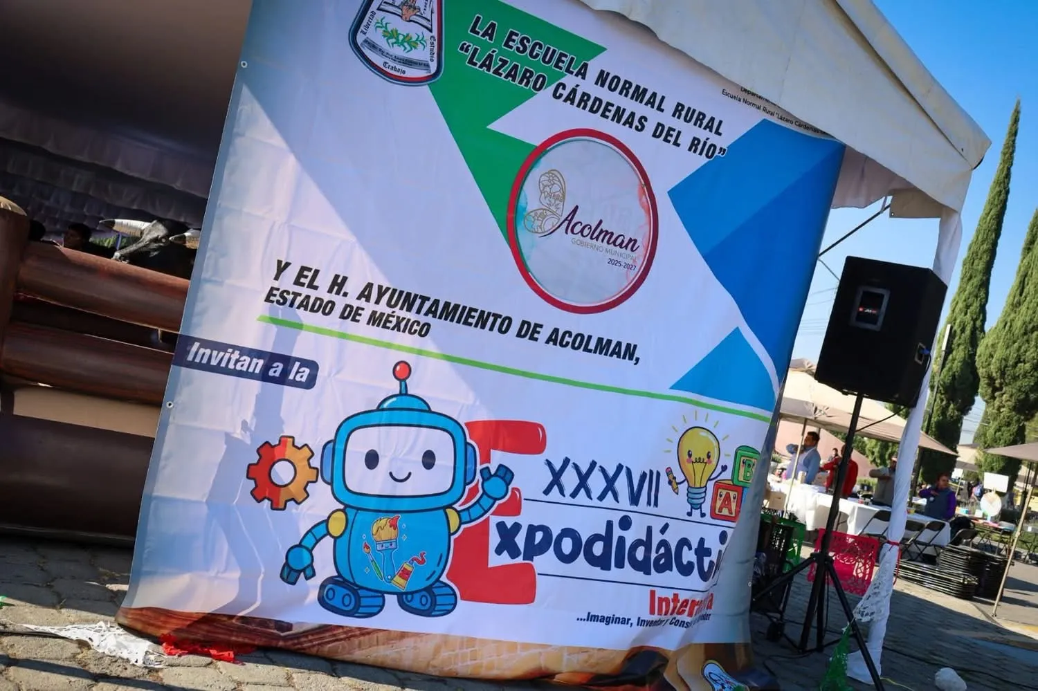 Normalistas de Tenería realizan Expodidáctica en Acolman
