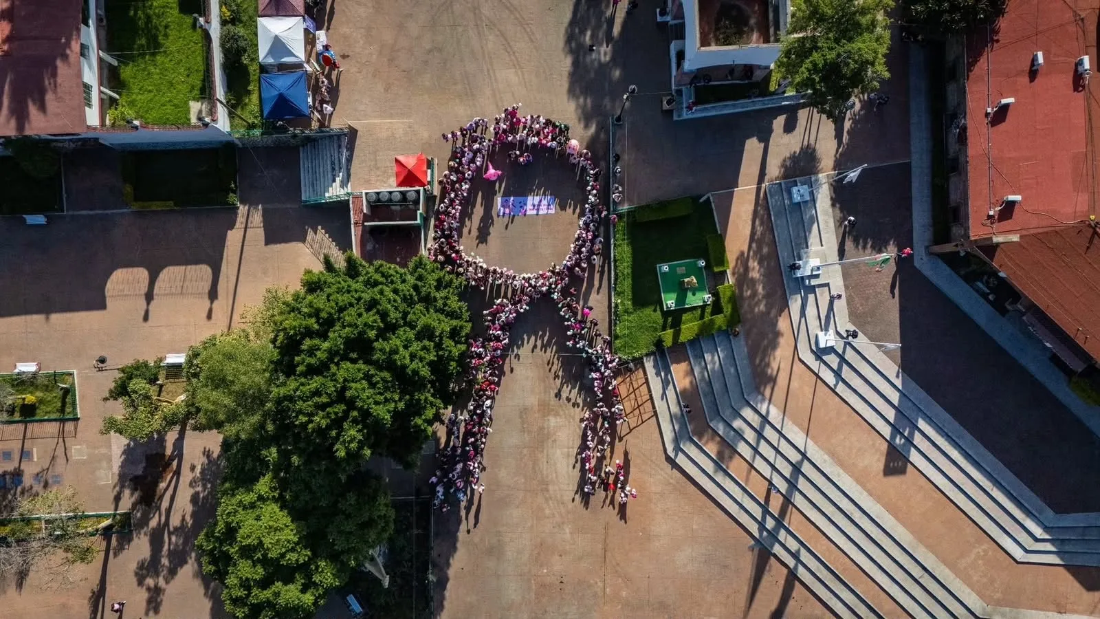 Más de 500 personas participan en caminata contra el cáncer en Coacalco